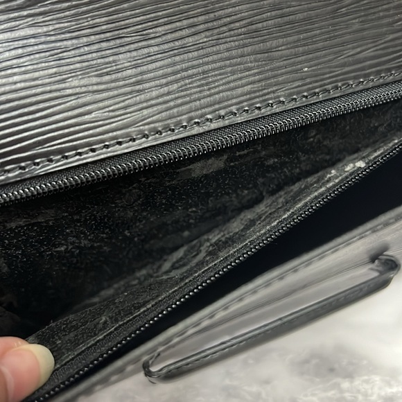 Vintage Louis Vuitton | Chaillot EPI Clutch - Picture 11 of 14